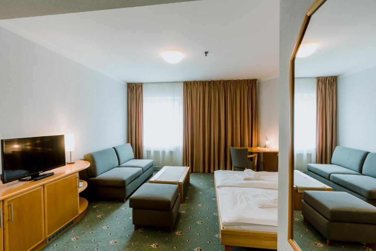 Pracharna Park Hotel אולומוץ מראה חיצוני תמונה